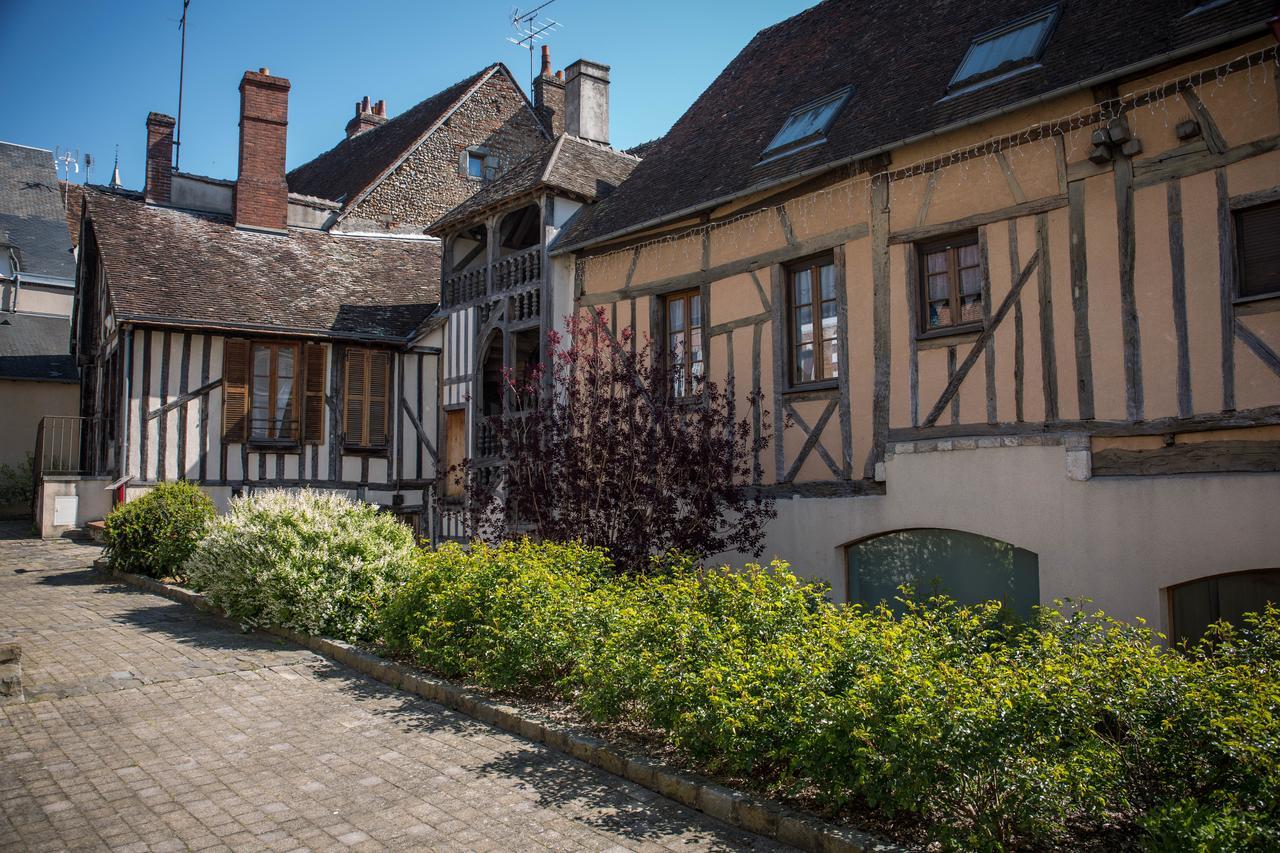 Le Sauvage Hotel Château-Renard Exterior foto