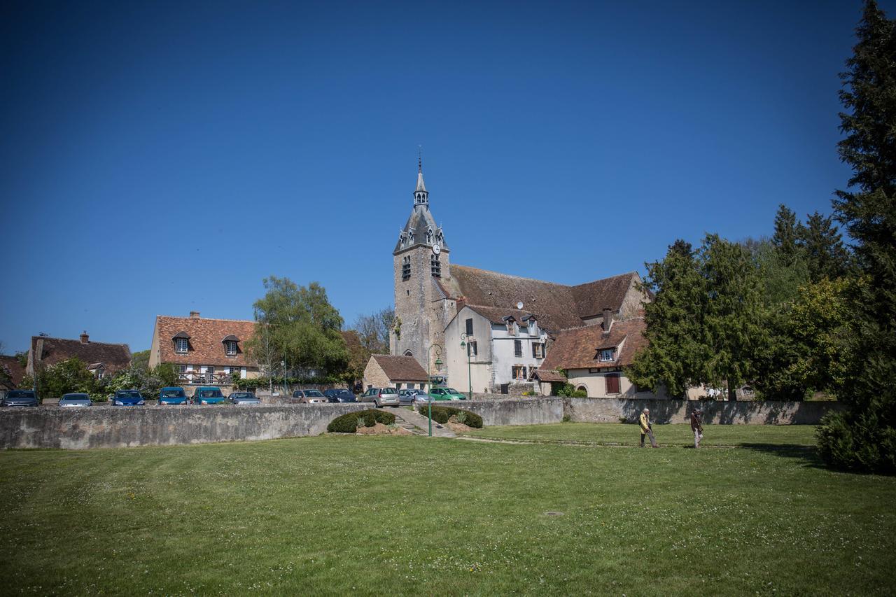 Le Sauvage Hotel Château-Renard Exterior foto