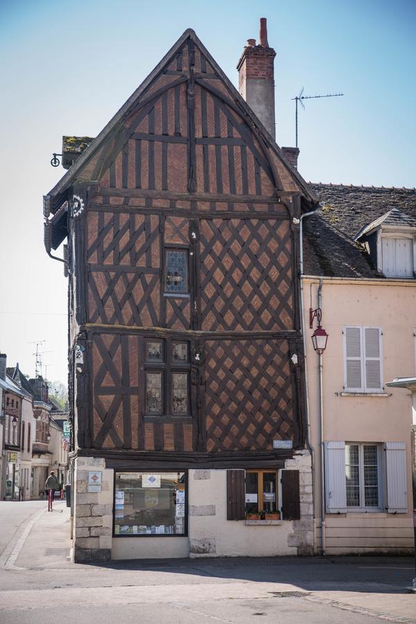 Le Sauvage Hotel Château-Renard Exterior foto